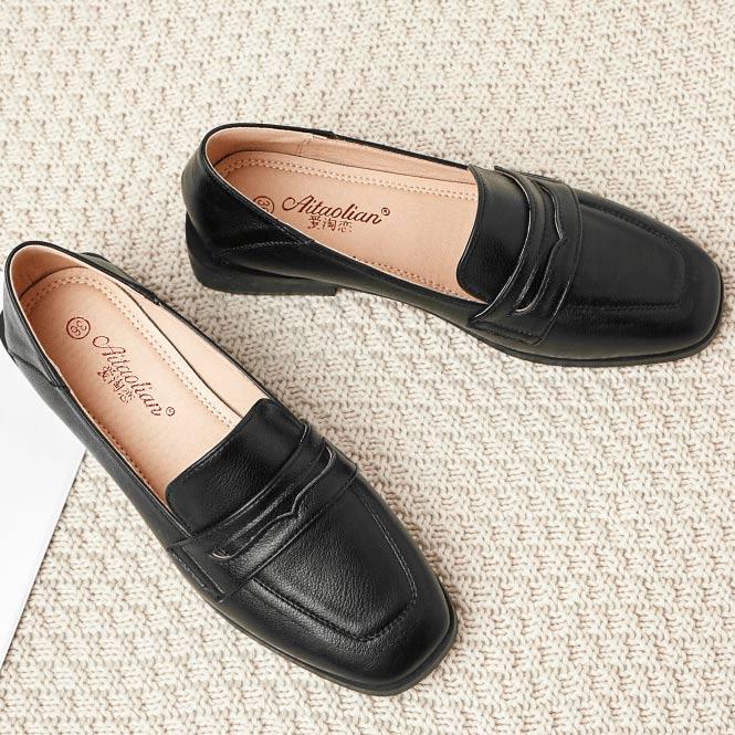 Patent Leather Flat Heel Closed Toe Shoes – Glamix Maternity